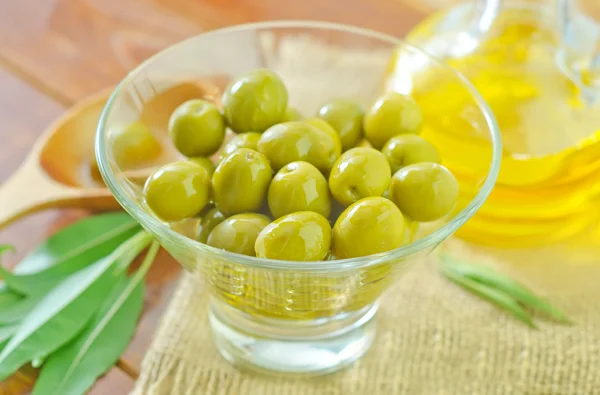 Green olives and oil — Stock Photo, Image