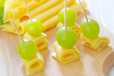 kanepe örtüsü ve peynir ile