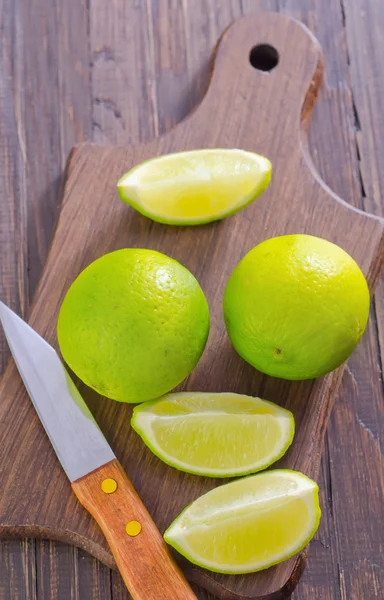 Geschnittene Limetten — Stockfoto