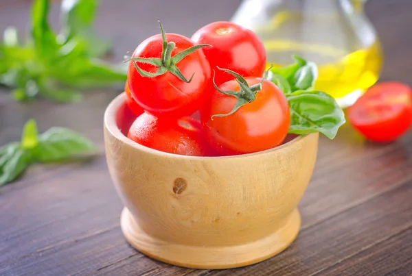 Tomate dans un bol — Photo