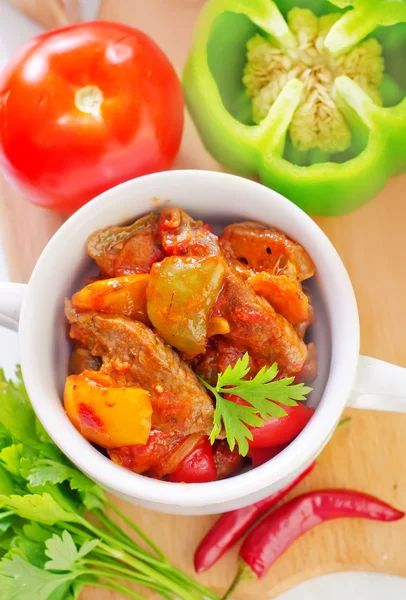 Verduras horneadas con carne —  Fotos de Stock