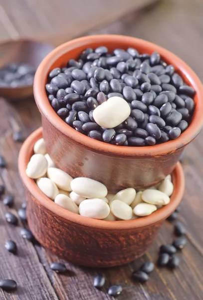 White and black beans — Stock Photo, Image