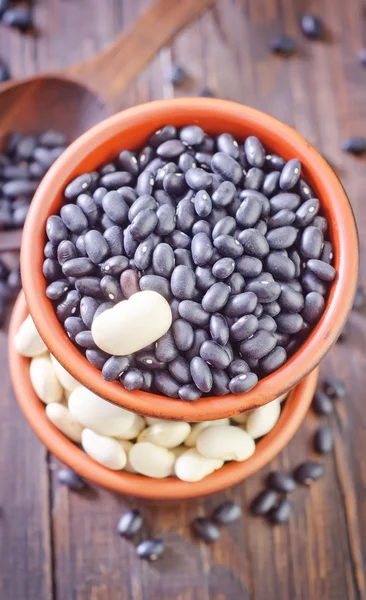 White and black beans — Stock Photo, Image