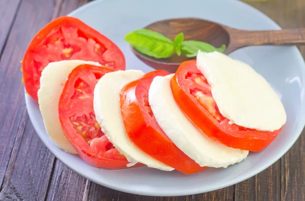 Mozzarella z pomidorami — Zdjęcie stockowe