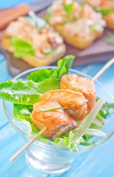 Kebab de salmón y sándwich con salmón —  Fotos de Stock