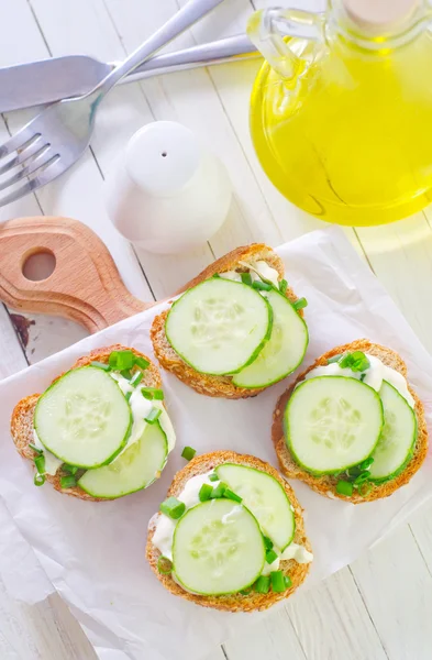 Bread with cucumber — Stock Photo, Image