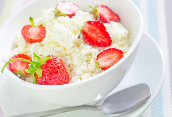 Sweet cottage with strawberry — Stock Photo, Image