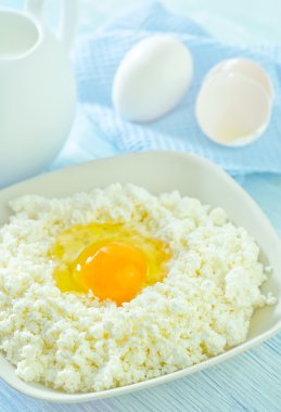 süzme peynir ve yumurta