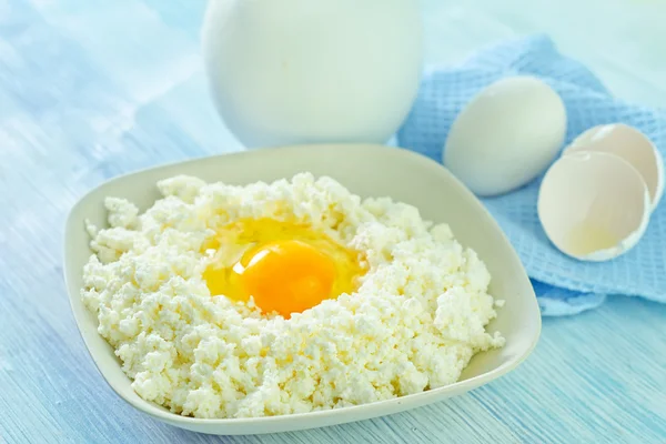 Cottage cheese and eggs — Stock Photo, Image