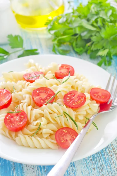 Nudeln mit Tomaten — Stockfoto