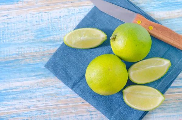 Geschnittene Limetten — Stockfoto