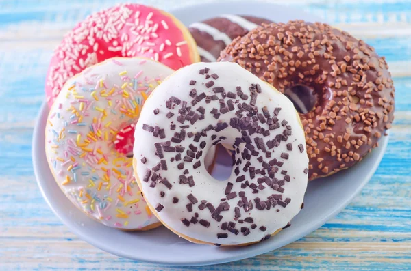 Donuts en un plato — Foto de Stock
