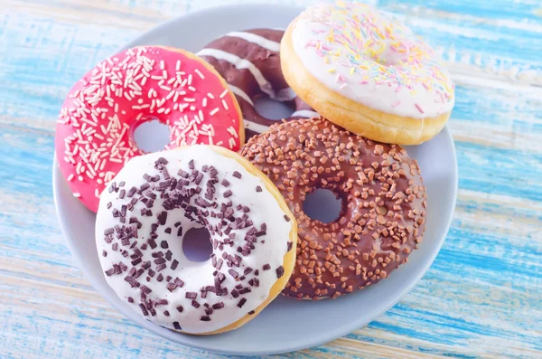 Donuts in einem Teller — Stockfoto