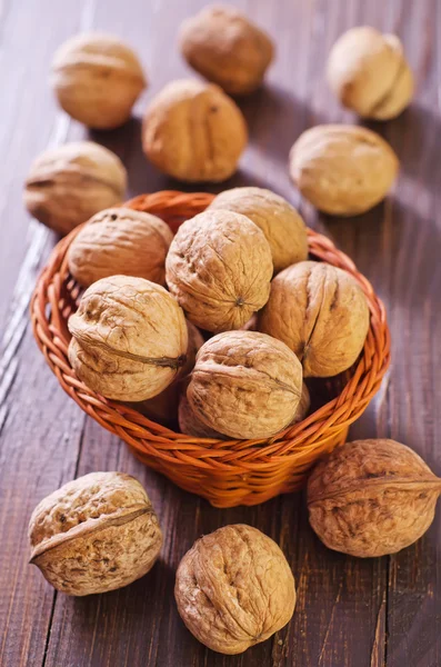 Ořechy v misce — Stock fotografie