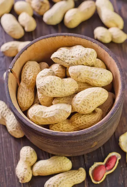 Cacahuètes dans un bol — Photo