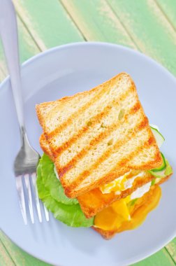 Yumurtalı ekmek ile