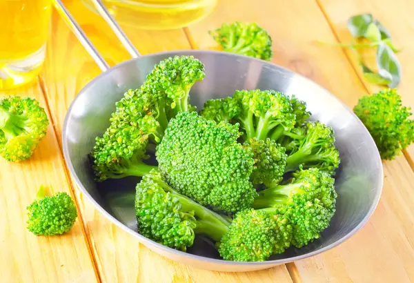 Broccoli in a bowl — Stock Photo, Image