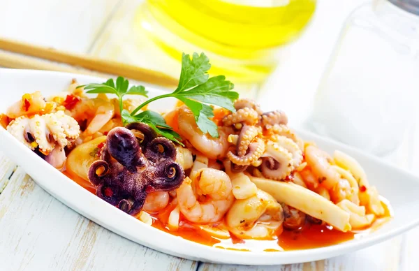 Salada com frutos do mar — Fotografia de Stock