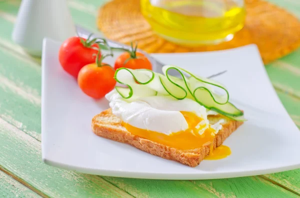 Toast with eggs — Stock Photo, Image