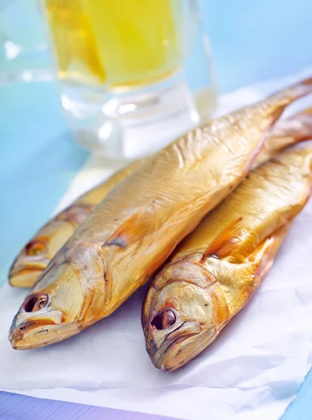 Fisch mit Bier — Stockfoto