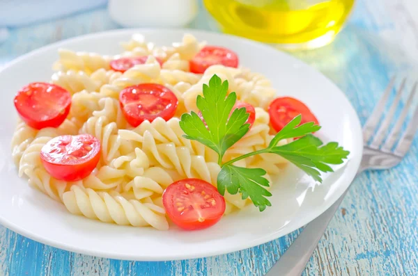 Nudeln mit Tomaten — Stockfoto