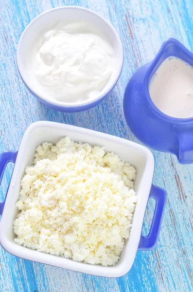 Saure Sahne, Hütte und Milch — Stockfoto