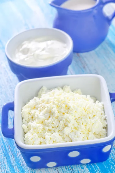 Saure Sahne, Hütte und Milch — Stockfoto