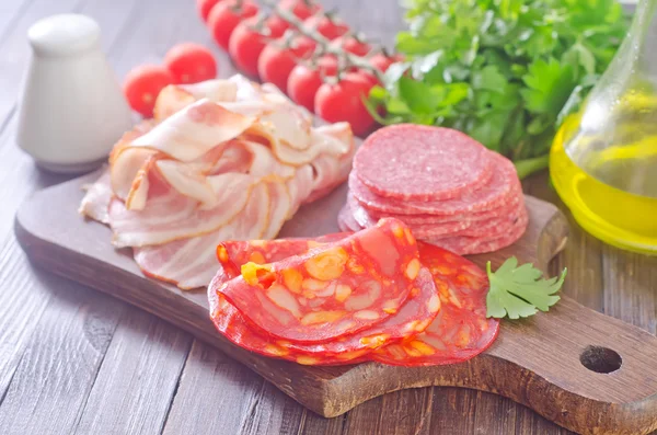 Embutidos, jamón y salami — Foto de Stock