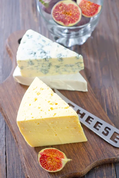 Käse und Feigen — Stockfoto