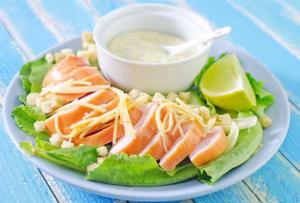 Salat auf einem Teller — Stockfoto