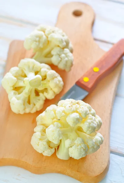 Cauliflower on a cutting board — Stock Photo, Image