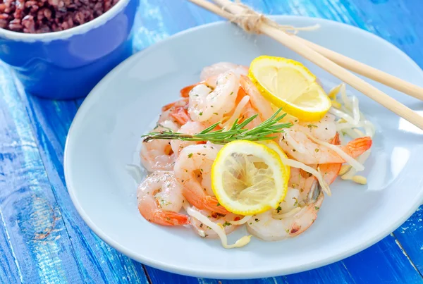 Ensalada con camarones — Foto de Stock