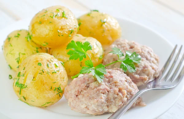 Patates ve pirzola — Stok fotoğraf