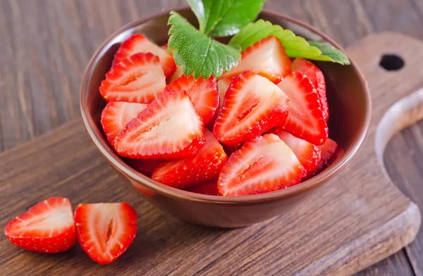 Erdbeere in einer Schüssel — Stockfoto