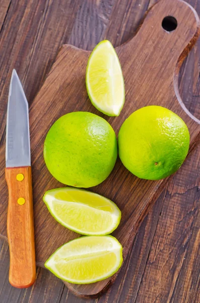 Lime on board — Stock Photo, Image