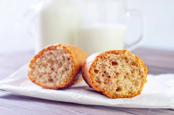 Milk and bread — Stock Photo, Image