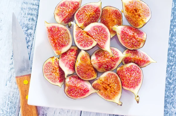 Figs on a plate — Stock Photo, Image