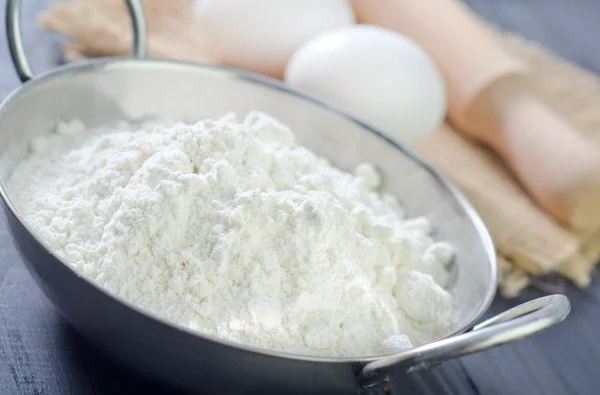 Flour and eggs — Stock Photo, Image