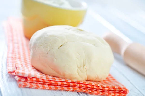 Dough on a towel — Stock Photo, Image