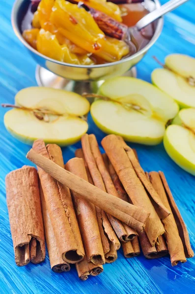 Canela y manzanas — Foto de Stock