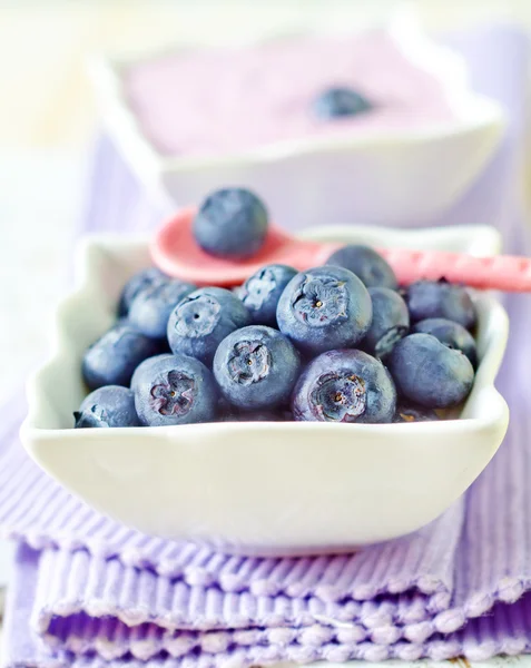 Blåbär och yoghurt — Stockfoto