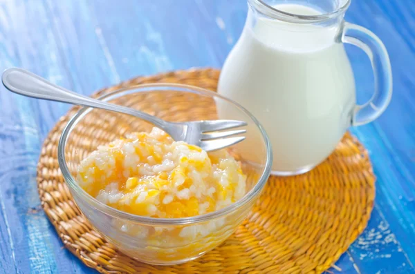 Pumpkin porridge and milk — Stock Photo, Image