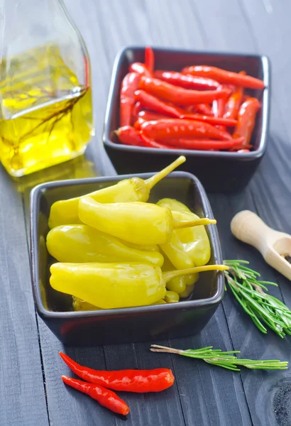 Chilli peppers and peppercini — Stock Photo, Image