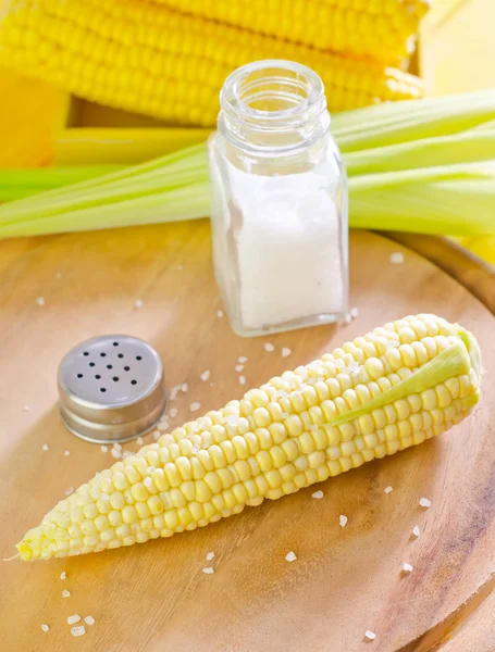 Кукурудзи із сіллю — стокове фото