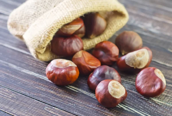 Castanhas em uma bolsa — Fotografia de Stock