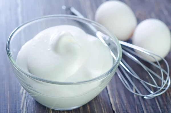 Whipping eggs — Stock Photo, Image