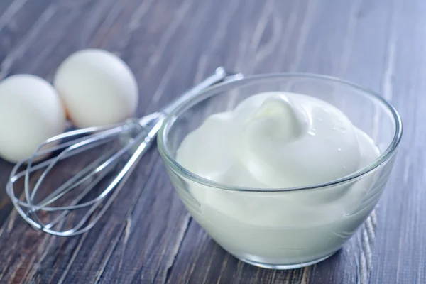 Whipping eggs — Stock Photo, Image