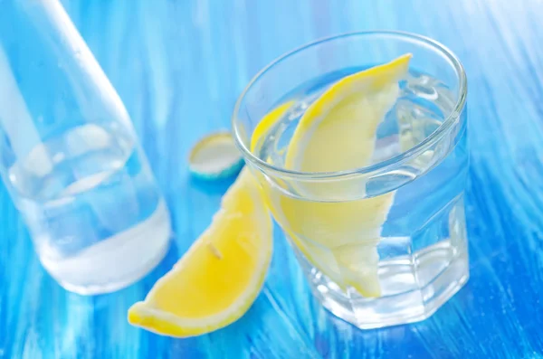 Water with lemon — Stock Photo, Image