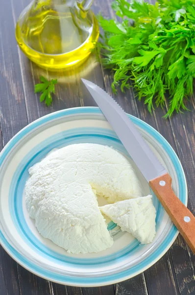 Tabakta peynir — Stok fotoğraf