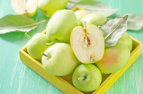 Äpfel in der Schachtel — Stockfoto